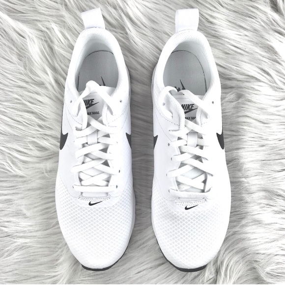 nike tavas trainers